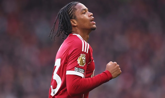 Ảnh bài viết Cơn lốc 17 tuổi Ngumoha thắp sáng hy vọng cho Liverpool