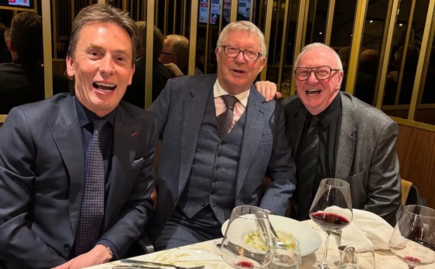 Alex Ferguson chiêu đãi Ken Doherty và Dennis Taylor buổi tối ở Old Trafford