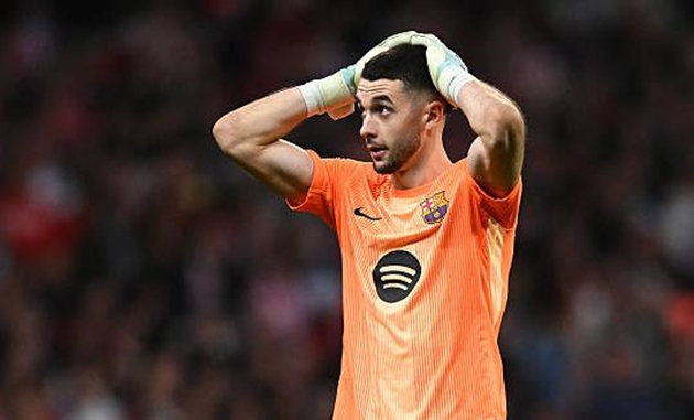 Joan Garcia thể hiện ấn tượng dù Barcelona bị loại.