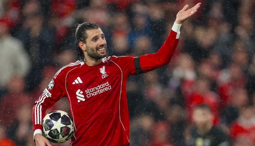 Dominik Szoboszlai – 6.4 điểm: Chạy không biết mệt mỏi dưới cơn mưa, bao phủ diện tích sân lớn nhưng gặp khó khăn trong việc lấp đầy các khoảng trống mà PSG tạo ra. Anh đã làm tốt nhiệm vụ kiềm tỏa Desire Doue, nhưng không thể thúc đẩy các đồng đội theo cách mình mong muốn.

Florian Wirtz – 6.1 điểm Một trận đấu không mấy hào nhoáng khi anh phải thực hiện quá nhiều nhiệm vụ phòng ngự theo chỉ đạo của HLV. Wirtz thu hồi bóng tốt và phối hợp thoát pressing cùng Kerkez bên cánh trái, nhưng sự sắc bén trong khu vực 1/3 cuối sân là chưa đủ. Anh thi đấu khởi sắc hơn sau khi Gakpo vào sân.

Hugo Ekitike – 6 điểm Là nhân tố quan trọng giúp hàng công Liverpool vận hành uyển chuyển và khiến PSG khó theo kèm. Anh kết nối tốt giữa các tuyến và phối hợp ăn ý với hàng tiền vệ. Cực kỳ đen đủi khi gặp phải chấn thương nghiêm trọng và phải rời sân sớm.

Alexander Isak – 5.9 điểm: Trông có vẻ thanh thoát hơn nhưng vẫn cần thêm thời gian để tìm lại bản ngã; hiện tại anh vẫn còn cách khá xa phong độ đỉnh cao. Isak có pha chạy chỗ đặc trưng trong hiệp một nhưng lại rơi vào thế việt vị. Trong đêm diễn quan trọng nhất mùa giải, bản hợp đồng kỷ lục này tỏ ra thất vọng với chính mình khi không thể đóng góp được nhiều hơn.

Phần chấm điểm cụ thể của 2 đội. Ảnh: BongDa.com.vn.