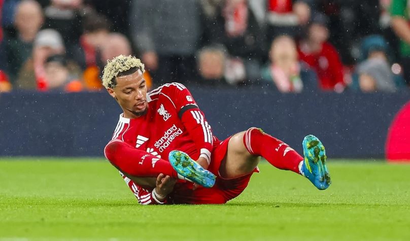 Hugo Ekitike – 6 điểm Là nhân tố quan trọng giúp hàng công Liverpool vận hành uyển chuyển và khiến PSG khó theo kèm. Anh kết nối tốt giữa các tuyến và phối hợp ăn ý với hàng tiền vệ. Cực kỳ đen đủi khi gặp phải chấn thương nghiêm trọng và phải rời sân sớm.

Alexander Isak – 5.9 điểm: Trông có vẻ thanh thoát hơn nhưng vẫn cần thêm thời gian để tìm lại bản ngã; hiện tại anh vẫn còn cách khá xa phong độ đỉnh cao. Isak có pha chạy chỗ đặc trưng trong hiệp một nhưng lại rơi vào thế việt vị. Trong đêm diễn quan trọng nhất mùa giải, bản hợp đồng kỷ lục này tỏ ra thất vọng với chính mình khi không thể đóng góp được nhiều hơn.

Phần chấm điểm cụ thể của 2 đội. Ảnh: BongDa.com.vn.