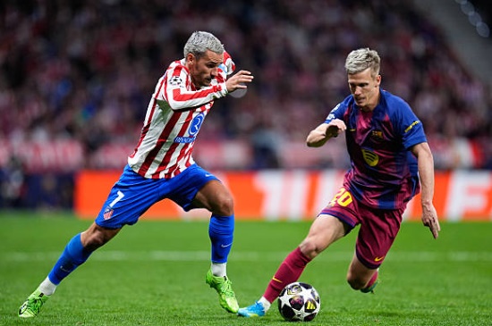 Tiền vệ tấn công: Dani Olmo – 7.4 điểm. Olmo đã có pha kiến tạo thông minh để Ferran Torres ghi bàn thắng thứ hai. Khả năng di chuyển giữa các tuyến và kết nối với bộ ba tấn công của anh rất ấn tượng, dù lẽ ra Olmo có thể tự điền tên mình lên bảng tỉ số nếu chắt chiu hơn.

Tiền đạo cánh trái: Fermin Lopez – 6.7 điểm. Fermin là mắt xích kém hiệu quả nhất trong hệ thống tấn công của Barcelona trận này. Dù di chuyển không bóng rất nỗ lực, anh đã bỏ lỡ một cơ hội mười mươi từ cú đánh đầu cận thành và không tạo ra nhiều đột biến như các đồng đội.

Tiền đạo cắm: Ferran Torres – 8.3 điểm. Torres đã chứng minh quyết định để anh đá chính là hoàn toàn đúng đắn. Với một pha kiến tạo cho Yamal và một bàn thắng đẹp mắt sau đó 20 phút, Torres là mũi nhọn nguy hiểm nhất của Barca trước khi bị VAR từ chối một bàn thắng khác do lỗi việt vị.