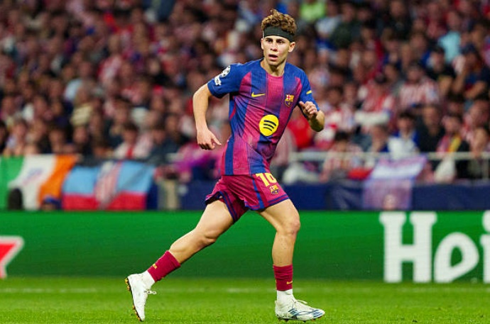 Tiền đạo cánh trái: Fermin Lopez – 6.7 điểm. Fermin là mắt xích kém hiệu quả nhất trong hệ thống tấn công của Barcelona trận này. Dù di chuyển không bóng rất nỗ lực, anh đã bỏ lỡ một cơ hội mười mươi từ cú đánh đầu cận thành và không tạo ra nhiều đột biến như các đồng đội.

Tiền đạo cắm: Ferran Torres – 8.3 điểm. Torres đã chứng minh quyết định để anh đá chính là hoàn toàn đúng đắn. Với một pha kiến tạo cho Yamal và một bàn thắng đẹp mắt sau đó 20 phút, Torres là mũi nhọn nguy hiểm nhất của Barca trước khi bị VAR từ chối một bàn thắng khác do lỗi việt vị.