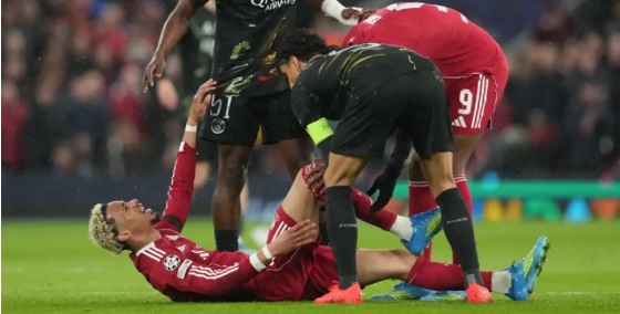 Ekitike d&iacute;nh chấn thương nghi&ecirc;m trọng.