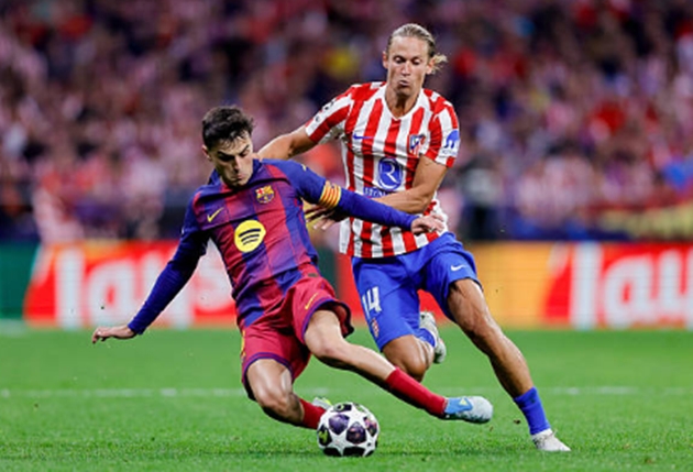 Tiền vệ trung tâm: Marcos Llorente – 6.7 điểm Điểm sáng hiếm hoi ở khu trung tuyến. Llorente là người thực hiện đường kiến tạo quý như vàng cho Lookman lập công. Nguồn năng lượng vô tận của anh giúp Atletico giữ được nhịp độ và không bị cuốn hoàn toàn vào lối chơi của đối thủ trong những thời điểm khó khăn nhất.