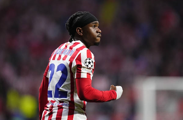 Tiền vệ trái: Ademola Lookman – 7.0 điểm Người hùng của trận đấu. Trong một thế trận bị lép vế, Lookman đã tận dụng cơ hội duy nhất để ghi bàn thắng "vàng". Sự thính nhạy và quyết đoán của tiền đạo người Nigeria chính là yếu tố then chốt đưa Atletico vào bán kết. Anh xứng đáng với điểm 7 cho khoảnh khắc thay đổi cục diện này.