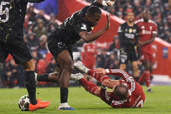 Đ&aacute;ng tiếc khi t&igrave;nh huống penalty lại bị từ chối.