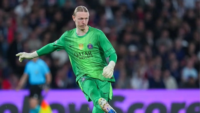 Matvey Safonov - 8,4: Điểm s&aacute;ng lớn nhất của anh trong trận đấu l&agrave; pha cản ph&aacute; xuất sắc c&uacute; s&uacute;t xa hiểm h&oacute;c từ Cody Gakpo.