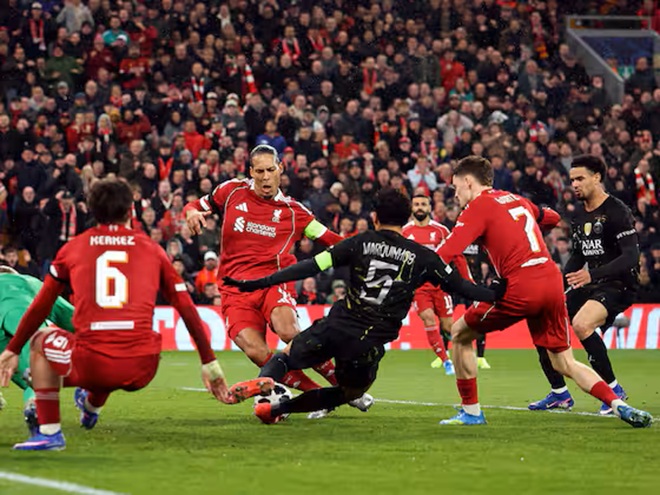 Marquinhos - 7,6 điểm: D&ugrave; Liverpool đ&atilde; tạo ra sức &eacute;p lớn trong một khoảng thời gian d&agrave;i, nhưng trung vệ n&agrave;y c&ugrave;ng người đ&aacute; cặp đ&atilde; thi đấu xuất sắc, đảm bảo rằng kh&ocirc;ng c&oacute; cơ hội n&agrave;o của đối thủ thực sự tạo ra mối đe dọa.