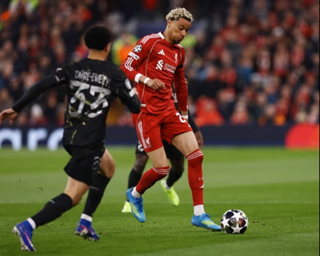 Warren Zaire-Emery - 7 điểm: T&iacute;ch cực tham gia ho&aacute; giải những t&igrave;nh huống tấn c&ocirc;ng nguy hiểm của Liverpool.