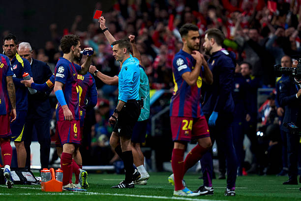 Barcelona ch&iacute;nh thức dừng bước tại tứ kết Champions League. 