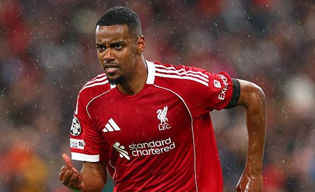 Arne Slot lý giải quyết định rút Alexander Isak khỏi sân sớm