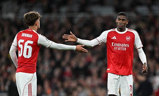 Arsenal nhọc nhằn giành vé vào bán kết Champions League.