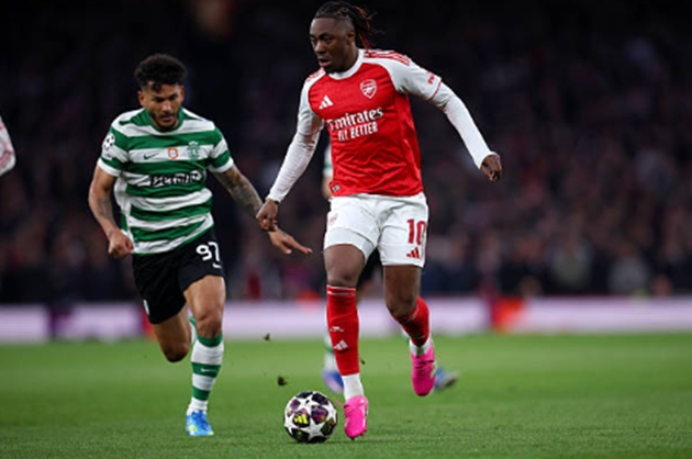 Tiền vệ hộ công: Eberechi Eze – 6.7 điểm Đóng vai trò sáng tạo chính, Eze thường xuyên di chuyển thông minh để đón bóng và gây khó khăn cho hàng thủ Sporting. Thế nhưng, trong một ngày mà đối thủ chơi áp sát quyết liệt, Eze đã không có đủ không gian để tung ra những đường chuyền dọn cỗ hay tự mình ghi bàn.