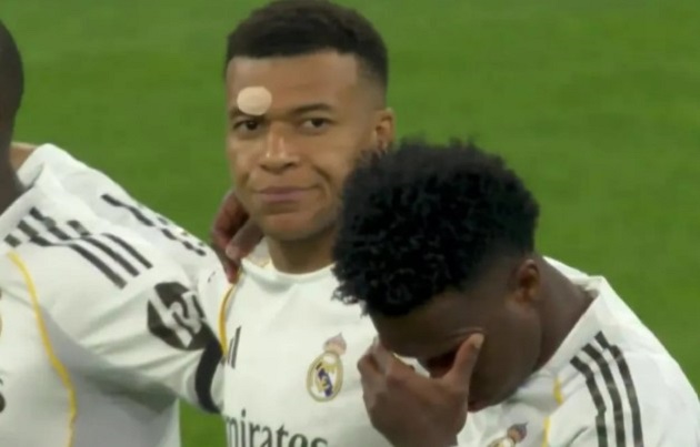 Mbappe thất vọng với một bộ phận CĐV Bayern.