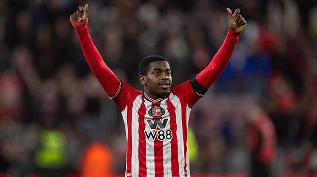 Ảnh bài viết MU tranh Noah Sadiki với Arsenal