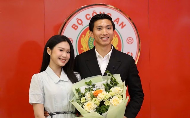 Ảnh bài viết Doãn Hải My rạng rỡ bên Văn Hậu giữa bão dư luận