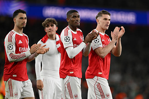 Arsenal còn nhiều vấn đề cần phải giải quyết.