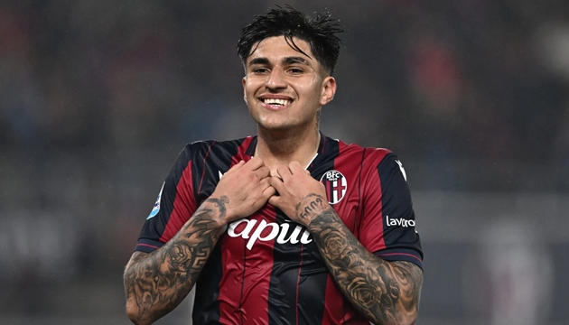 Ảnh bài viết Man United nên chiêu mộ Santiago Castro để thay thế Zirkzee