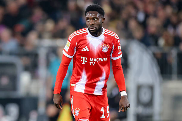 Ảnh bài viết Mạo hiểm với Alphonso Davies là canh bạc xứng đáng của Man Utd