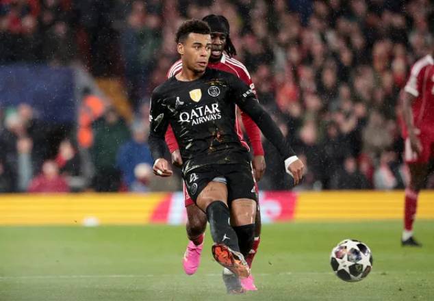 Ảnh bài viết Saha khuyên MU chiêu mộ sao PSG được ví như Ronaldo