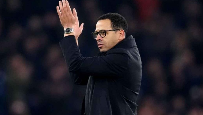 Chelsea thi đấu phập phù.