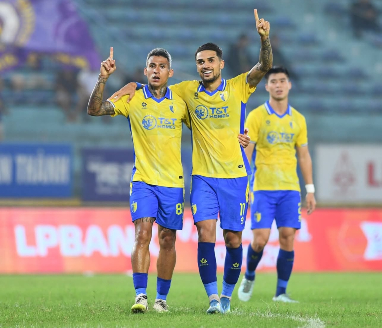 Ảnh bài viết Đêm diễn chói sáng của Hoàng Hên giúp Hà Nội ngược dòng