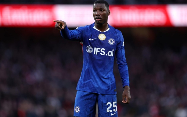 Caicedo đang được tưởng thưởng xứng đáng so với Enzo