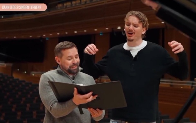 Ảnh bài viết CĐV khuyên Woltemade thà đi làm ca sĩ còn hơn đá bóng