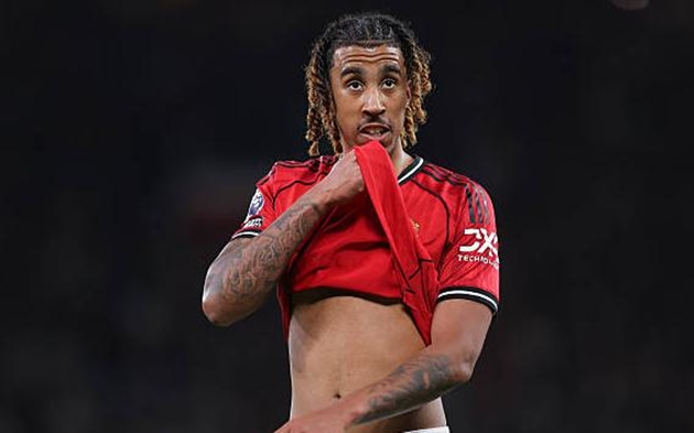 Ảnh bài viết Man Utd lo ngại Leny Yoro phải nghỉ hết mùa