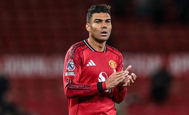 Casemiro khó lòng đá ở vị trí trung vệ.