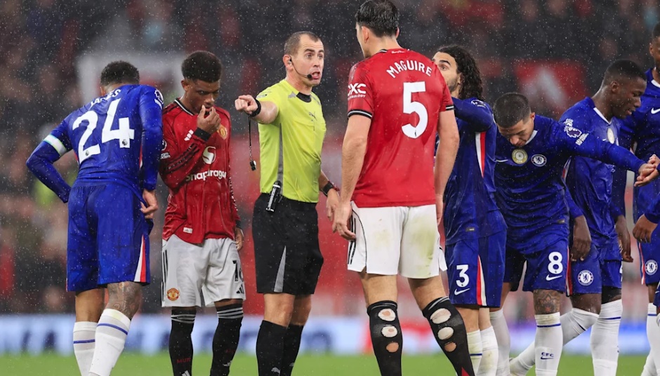 Ảnh bài viết MU tan nát hàng thủ, Chelsea có tận dụng được cơ hội vàng?