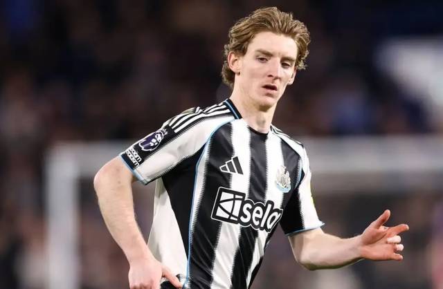 Ảnh bài viết Arsenal sáng cửa mua Anthony Gordon nhờ lợi thế London