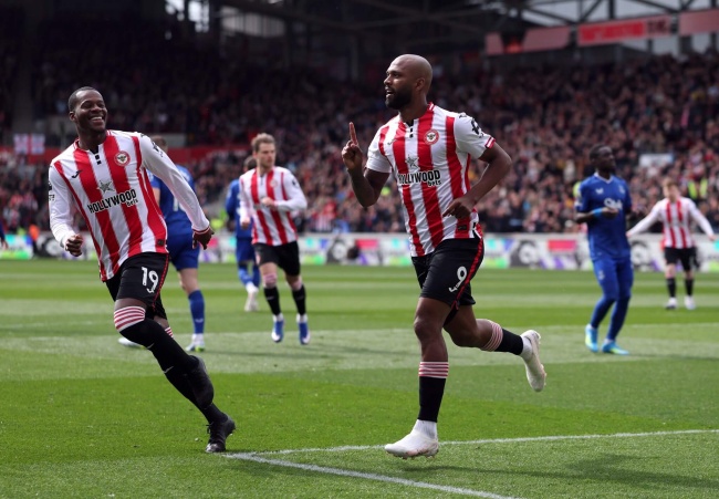 Igor Thiago bùng nổ ở Brentford.