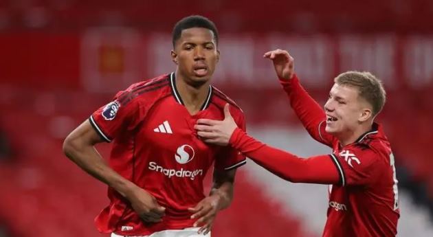Ảnh bài viết Chido Obi chứng minh vị thế số 9 tương lai của Man Utd