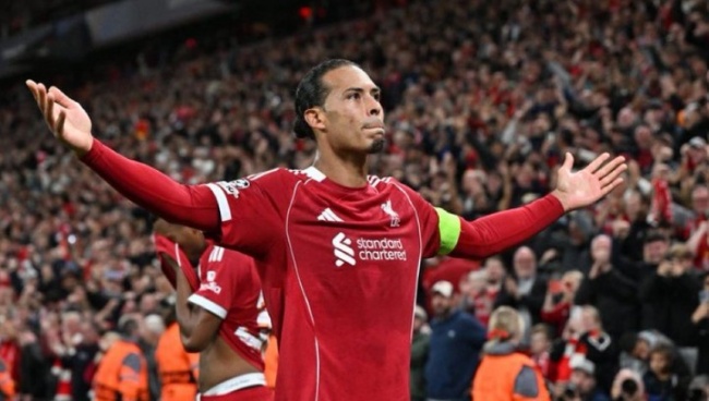 Van Dijk chững lại về phong độ.