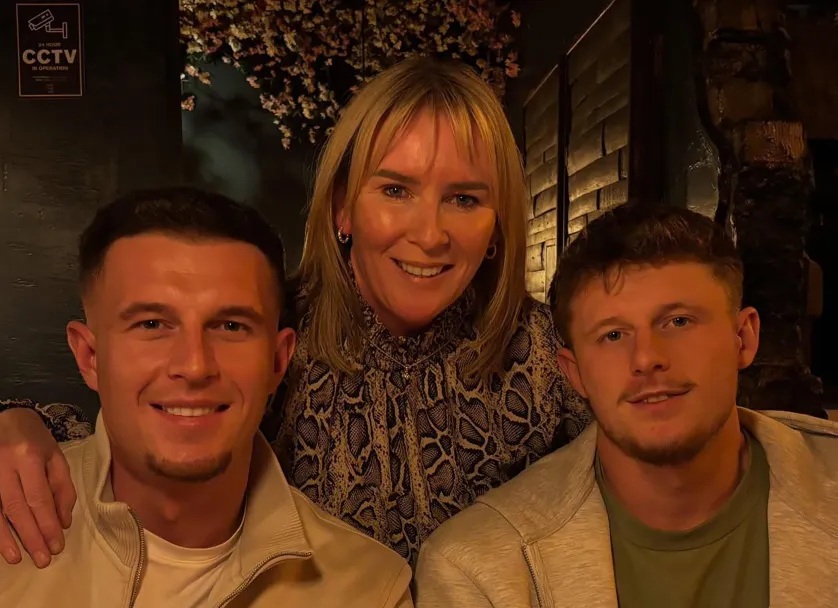 Ảnh bài viết Elliot Anderson viết tâm thư đẫm nước mắt tiễn biệt mẹ