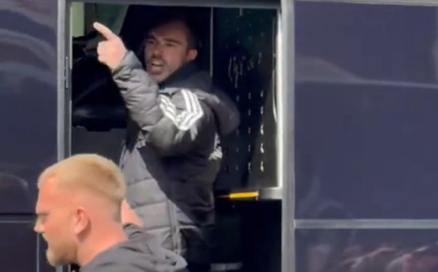 Winks tức giận chửi bới người hâm mộ