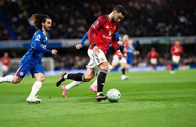 Bruno Fernandes (7.6): Sau những đường chuyền thiếu chính xác đầu trận, Bruno đã kịp tỏa sáng với pha kiến tạo đẳng cấp ngay trước giờ nghỉ. Anh suýt chút nữa đã có bàn thắng cho riêng mình trong hiệp hai nếu các pha phản công sắc sảo hơn.

Matheus Cunha (7.5): Dù bỏ lỡ một cơ hội ngon ăn do lỗi chạm bóng, Cunha đã nhanh chóng chuộc lỗi bằng cú dứt điểm một chạm tinh tế từ đường chuyền của Fernandes. Càng về cuối trận, anh càng chơi bùng nổ và cho thấy sự tiến bộ vượt bậc.

Benjamin Sesko (6.9): Dù không ghi bàn nhưng đóng góp của Sesko trong bàn thắng của Cunha là rất lớn. Anh đã dùng sức mạnh tì đè khiến Moises Caicedo không thể can thiệp, tạo khoảng trống mênh mông cho đồng đội dứt điểm.