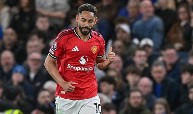 Matheus Cunha (7.5): Dù bỏ lỡ một cơ hội ngon ăn do lỗi chạm bóng, Cunha đã nhanh chóng chuộc lỗi bằng cú dứt điểm một chạm tinh tế từ đường chuyền của Fernandes. Càng về cuối trận, anh càng chơi bùng nổ và cho thấy sự tiến bộ vượt bậc.

Benjamin Sesko (6.9): Dù không ghi bàn nhưng đóng góp của Sesko trong bàn thắng của Cunha là rất lớn. Anh đã dùng sức mạnh tì đè khiến Moises Caicedo không thể can thiệp, tạo khoảng trống mênh mông cho đồng đội dứt điểm.