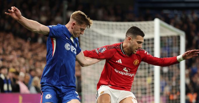 Liam Delap (6.2/10): Thi đấu năng nổ, kém may mắn với cú dứt điểm trúng xà ngang nhưng vẫn cho thấy khoảng cách trình độ ở các trận cầu lớn.

Pedro Neto (6.5/10): Chơi nhiệt huyết nhưng thiếu hiệu quả trong các pha xử lý cuối cùng.

Chấm điểm các cầu thủ 2 đội. Ảnh: BongDa.com.vn.