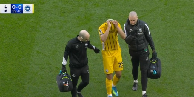 Ảnh bài viết Rời sân trong nước mắt, Diego Gomez khiến Brighton lo sốt vó