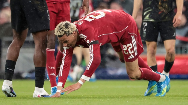 Ekitike mất World Cup vì đứt gân Achilles