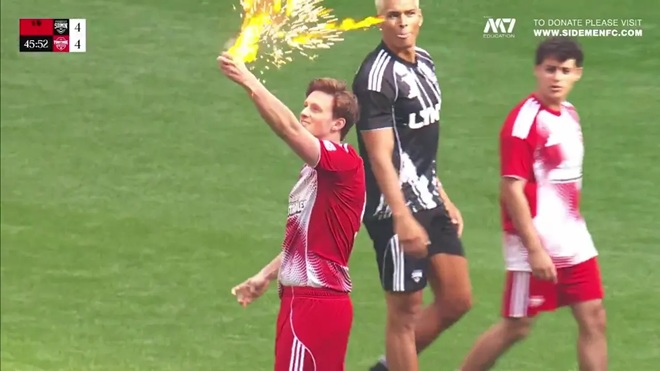 Pha ảo thuật với thẻ vàng của Fosh.