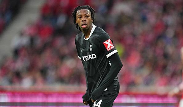 Johan Manzambi gây ấn tượng tại Bundesliga.