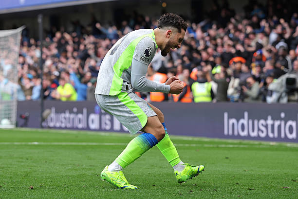 Rayan Cherki thăng hoa ở Man City.