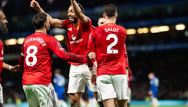 Cunha phơi bày giới hạn của Garnacho.