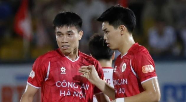 Ảnh bài viết Đình Bắc ghi bàn giúp CAHN thắng đậm CA TP.HCM 3-0