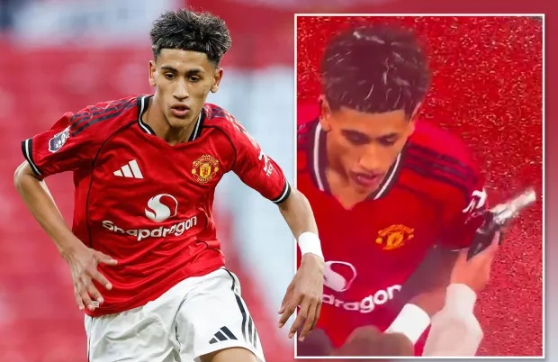 Ảnh bài viết CĐV gây hoảng hốt khi cầm súng đồ chơi áp sát thần đồng MU