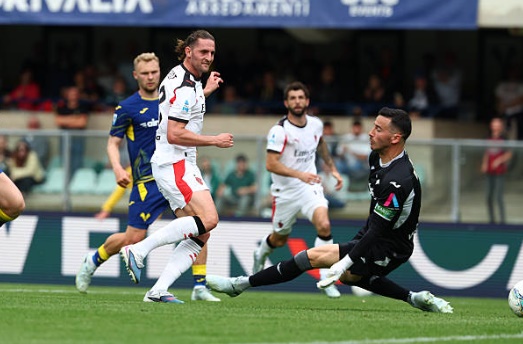 Milan trải qua những giây phút khó khăn trên sân khách.